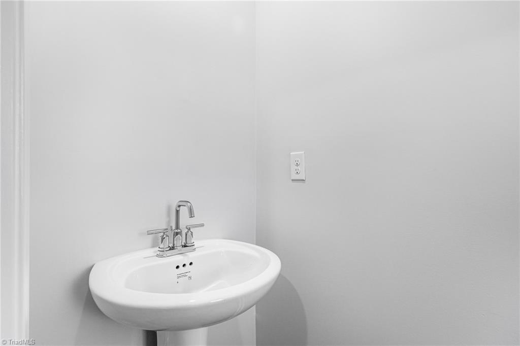 175 Plumtree Court King, NC 27021 - Photo 6 of 30