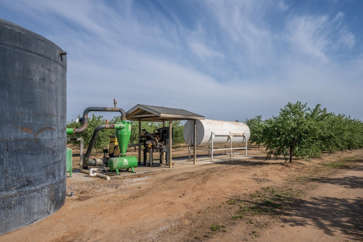 14155 Buchanan Hollow Road Le Grand, CA 95333 - Photo 16 of 46 a view of a outdoor space with porch