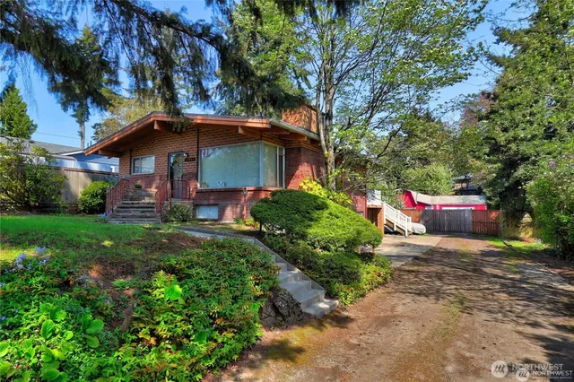 a view of a house with a yard and tree