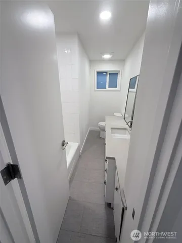 a view of entryway with washer and dryer