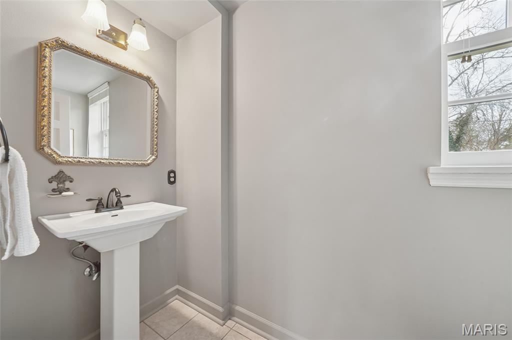 3 Countryside Lane Frontenac, MO 63131 - Photo 7 of 53