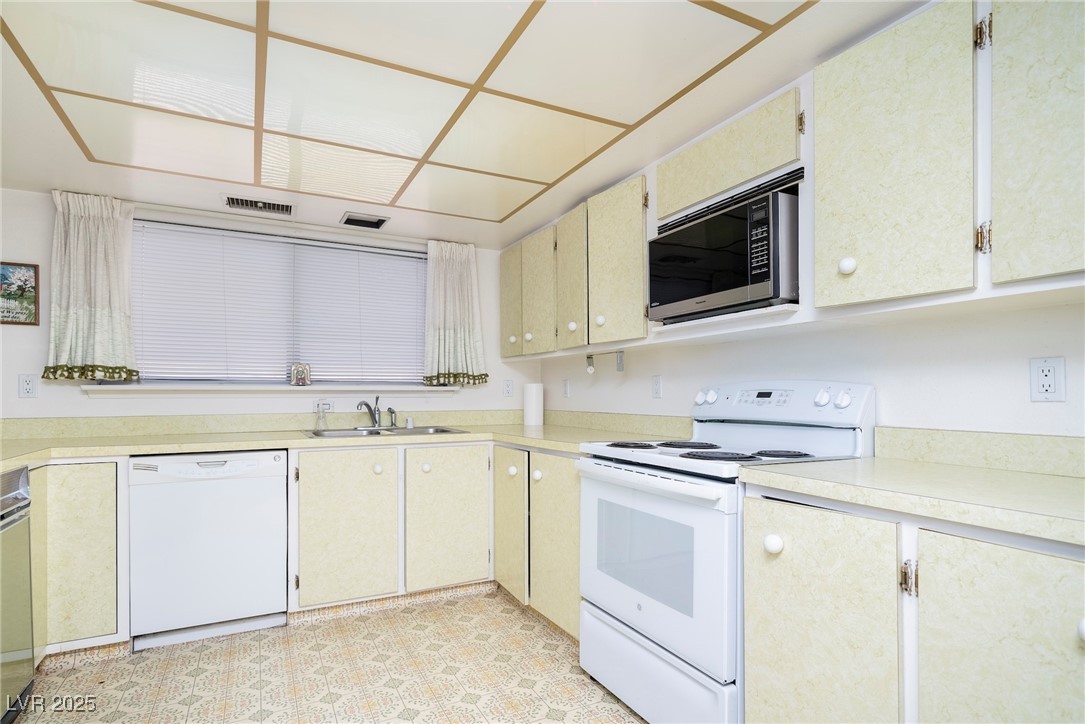 2755 East Russell Road Las Vegas, NV 89120 - Photo 22 of 77 Gallery Image 22