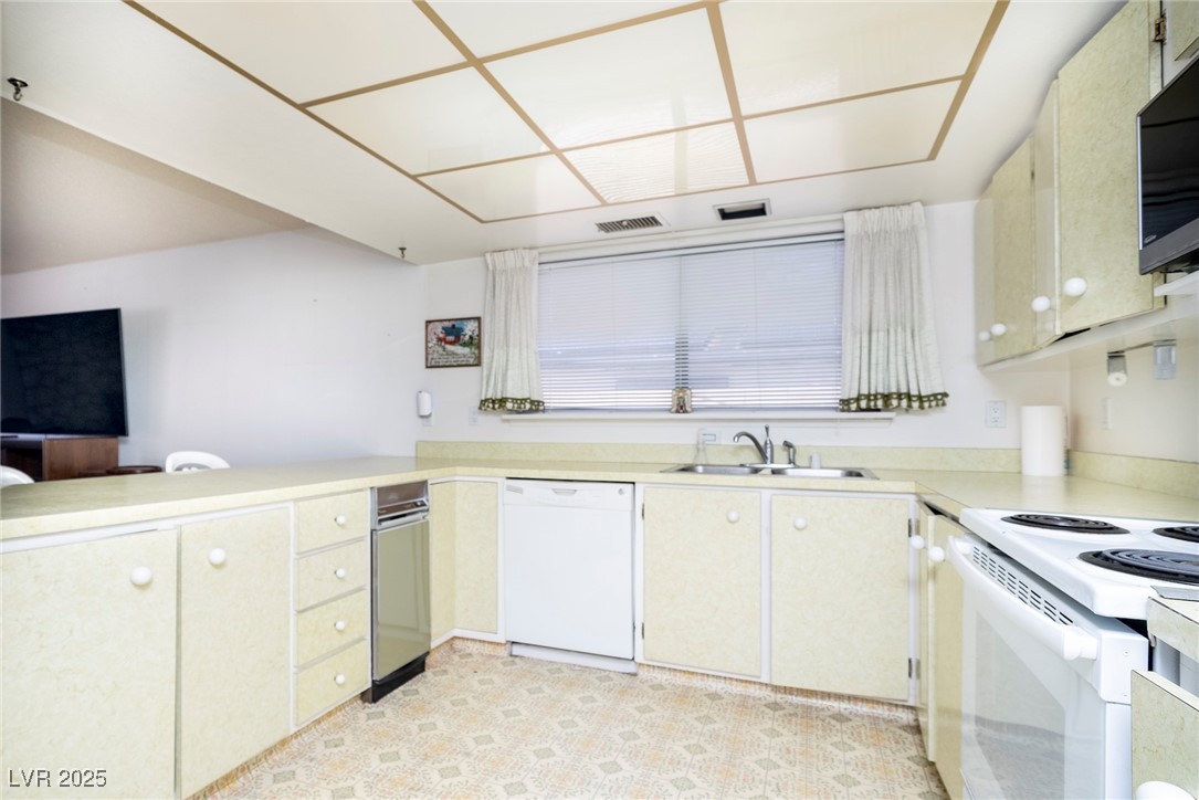 2755 East Russell Road Las Vegas, NV 89120 - Photo 23 of 77 Gallery Image 23