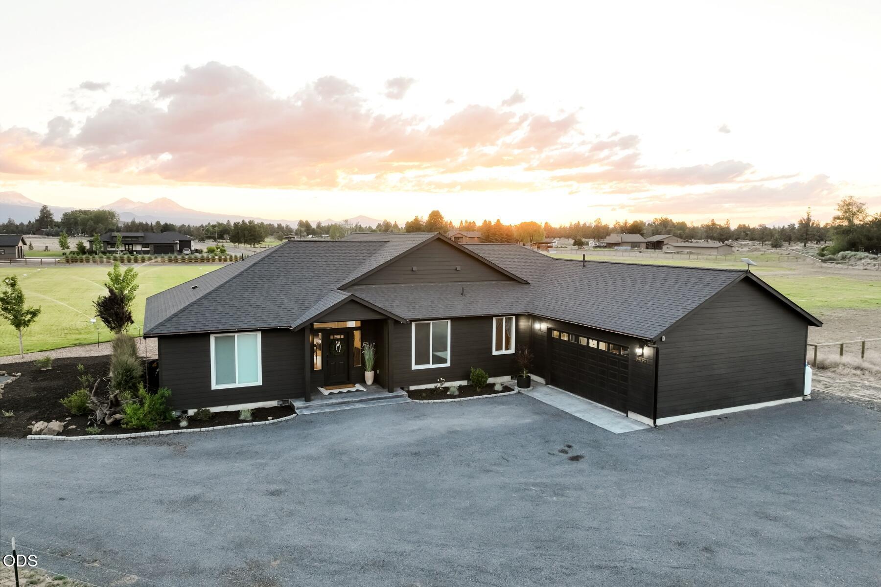 64794 Hunnell Road Bend, OR 97703 - Photo 44 of 51