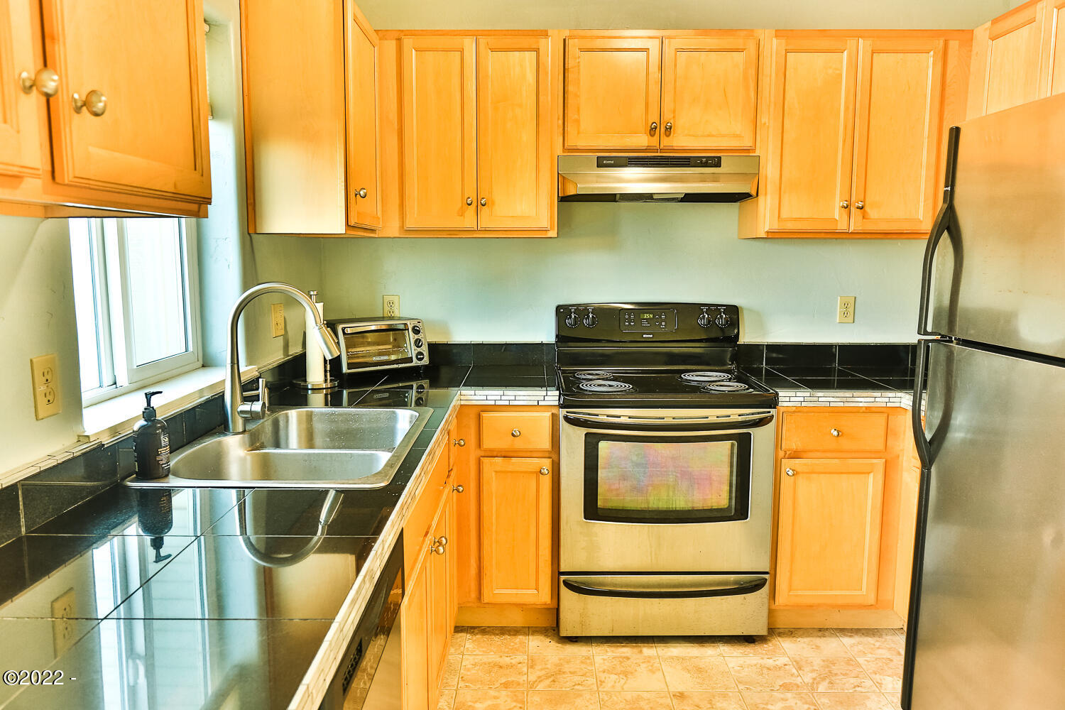 937 Southwest 11th Street Newport, OR 97365 - Photo 22 of 34 kitchen