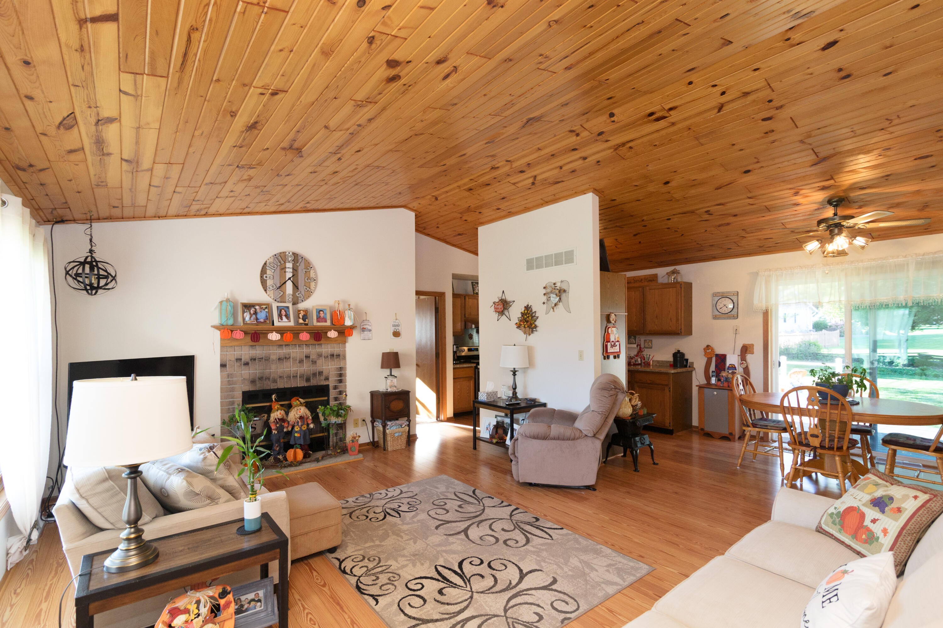 5616 Stonefield Road Slinger, WI 53086 - Photo 8 of 36 5616-stonefield-rd-slinger-101