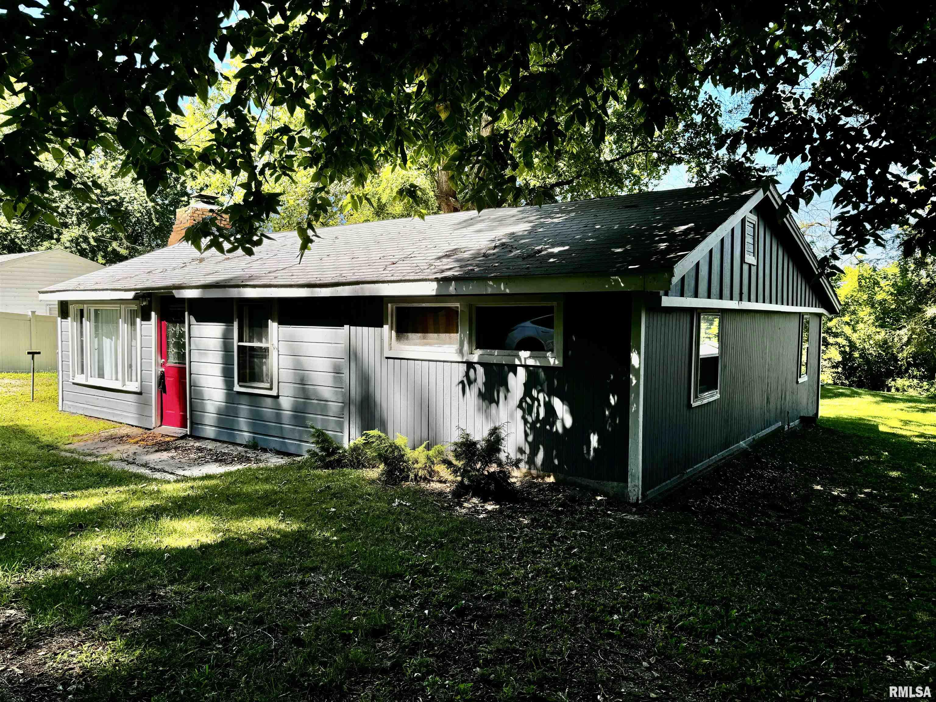 12099 Sunset Drive Manito, IL 61546 - Photo 2 of 26