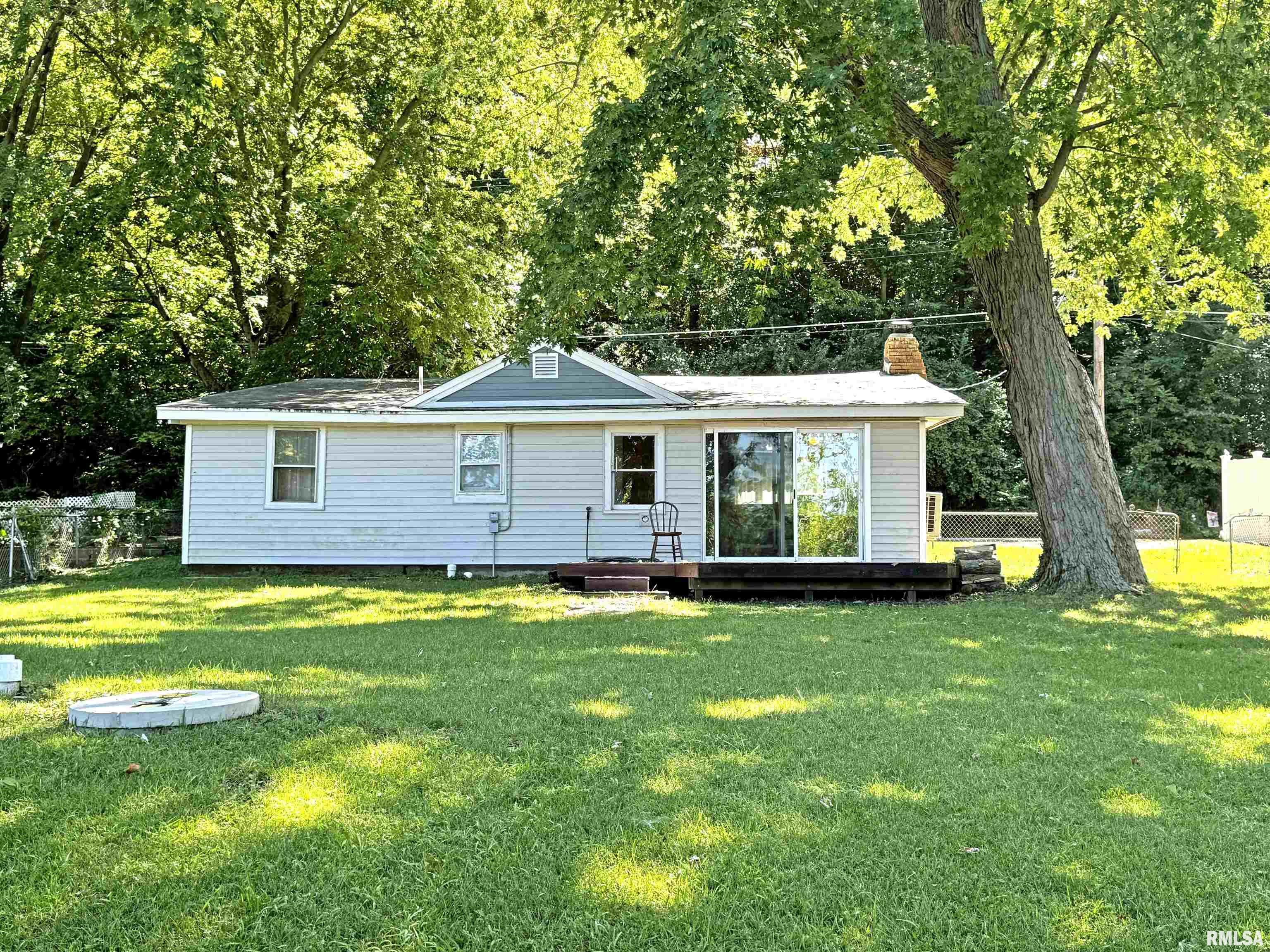 12099 Sunset Drive Manito, IL 61546 - Photo 3 of 26