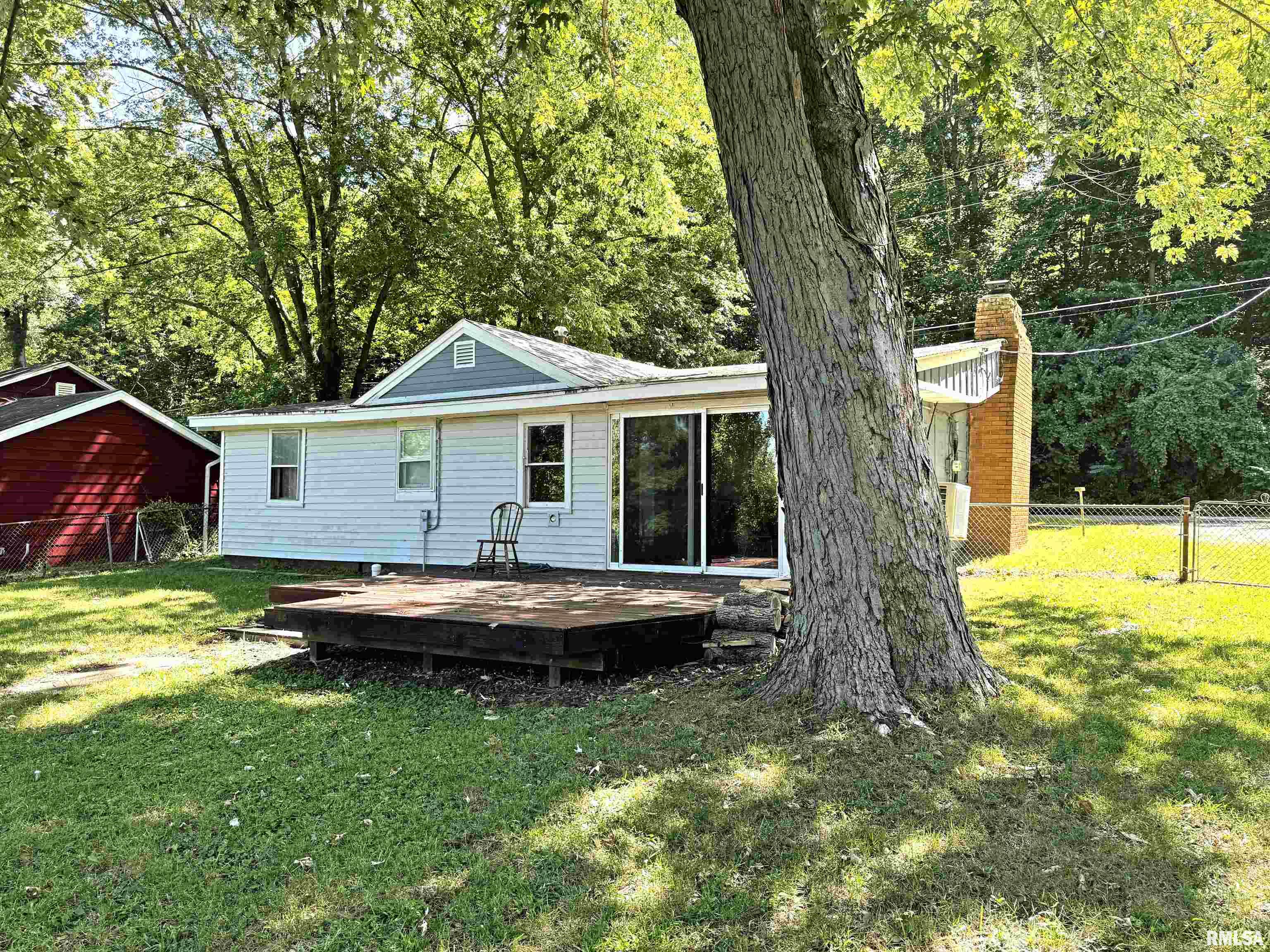 12099 Sunset Drive Manito, IL 61546 - Photo 4 of 26