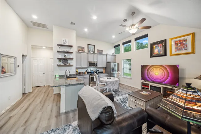 $1,950 | 257 North Lynx Trail, Montgomery, TX 77316