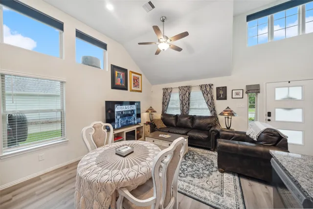 $1,950 | 257 North Lynx Trail, Montgomery, TX 77316