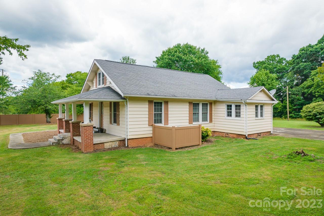 96 Pinewood Road Granite Falls, NC 28630 - Photo 3 of 27 Gallery Image 3