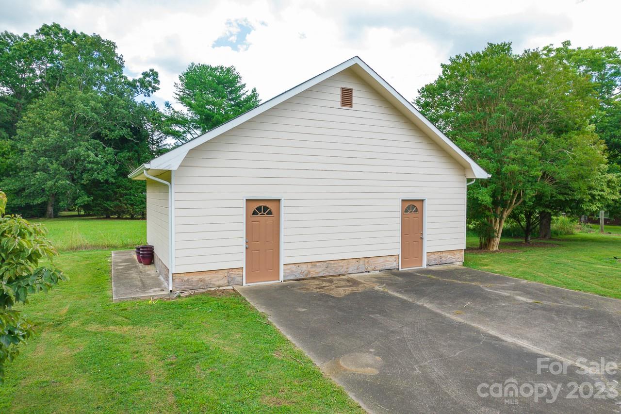 96 Pinewood Road Granite Falls, NC 28630 - Photo 5 of 27 Gallery Image 5