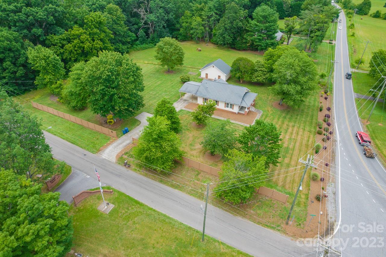 96 Pinewood Road Granite Falls, NC 28630 - Photo 6 of 27 Gallery Image 6