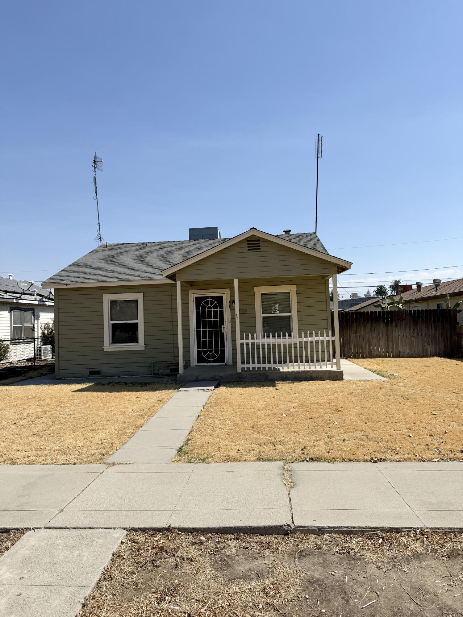 137 North H Street Exeter, CA 93221 - Photo 14 of 22 IMG_1527