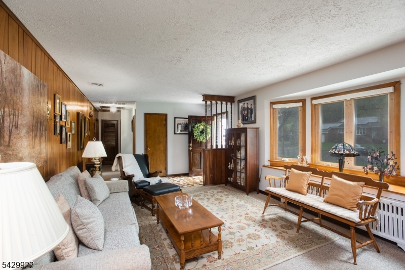 1 Renda Place Green Brook, NJ 08812 - Photo 4 of 23 Gallery Image 4