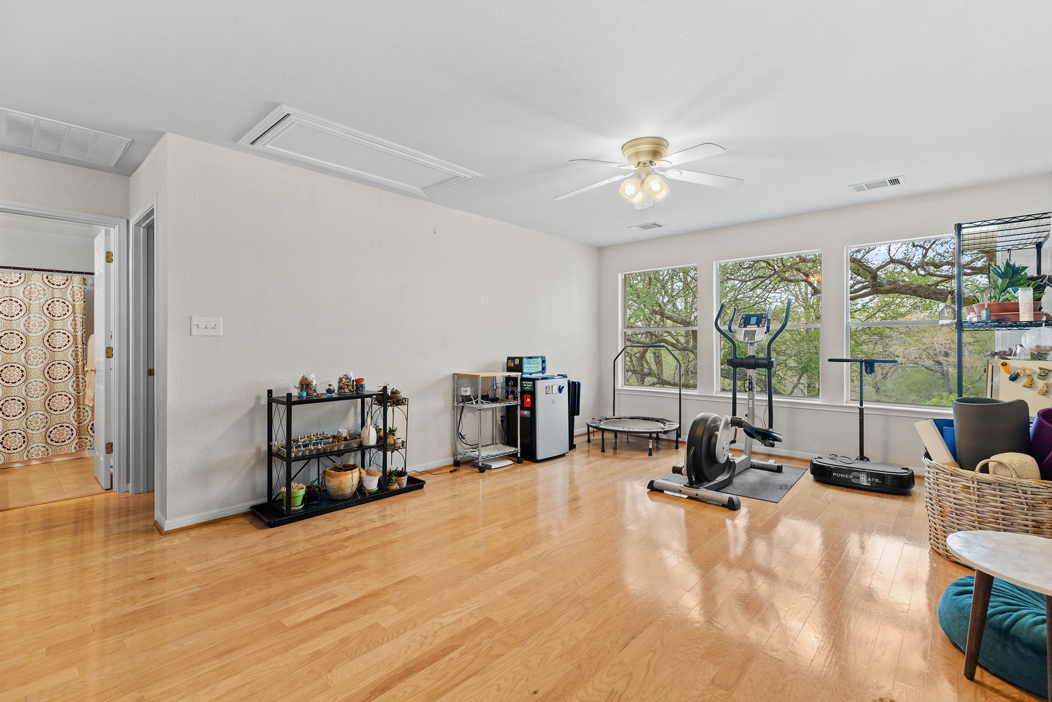 202 The Oaks Boulevard Elgin, TX 78621 - Photo 23 of 40 Flex space with a ceiling fan and light wood flooring.