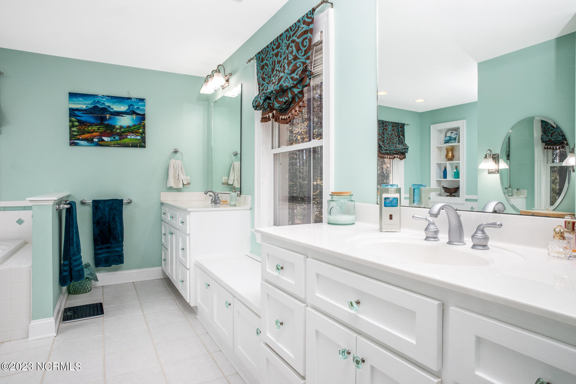 39 Gables Road New Bern, NC 28562 - Photo 19 of 42 Master Bathroom
