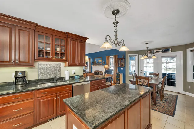 $1,195,000 | 31 Long Meadow Drive, Brentwood, NH 03833