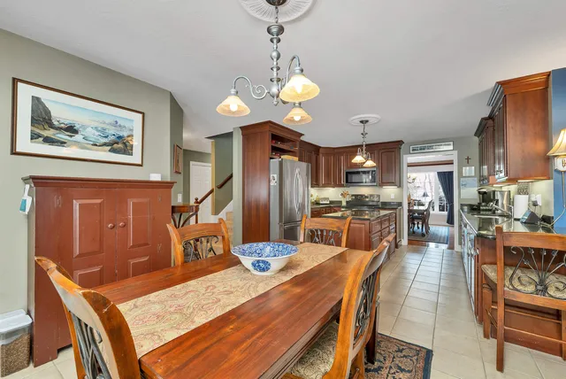 $1,195,000 | 31 Long Meadow Drive, Brentwood, NH 03833