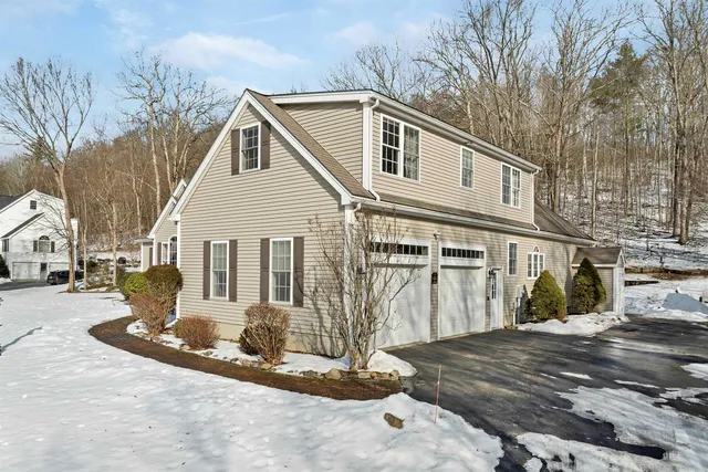 $1,195,000 | 31 Long Meadow Drive, Brentwood, NH 03833