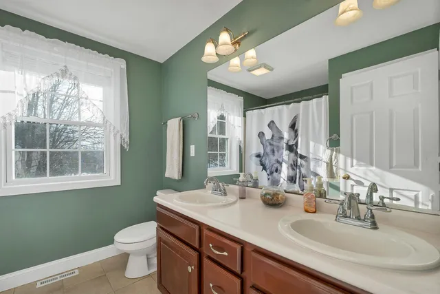 $1,195,000 | 31 Long Meadow Drive, Brentwood, NH 03833