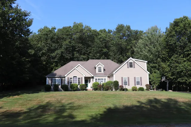 $1,195,000 | 31 Long Meadow Drive, Brentwood, NH 03833
