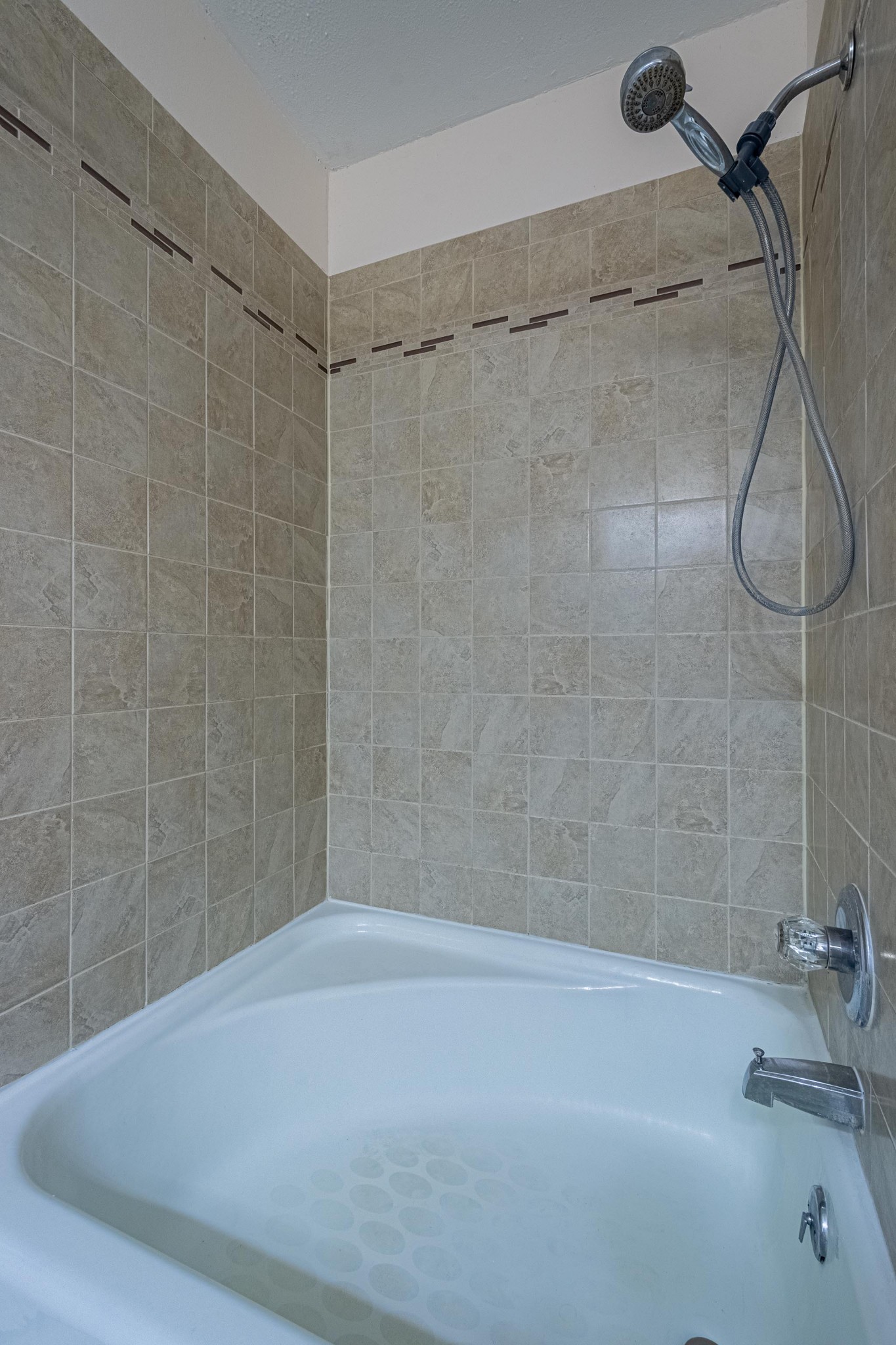 2842 Dog Branch Road Prospect, TN 38477 - Photo 31 of 50 a bathroom with a shower and a bathtub