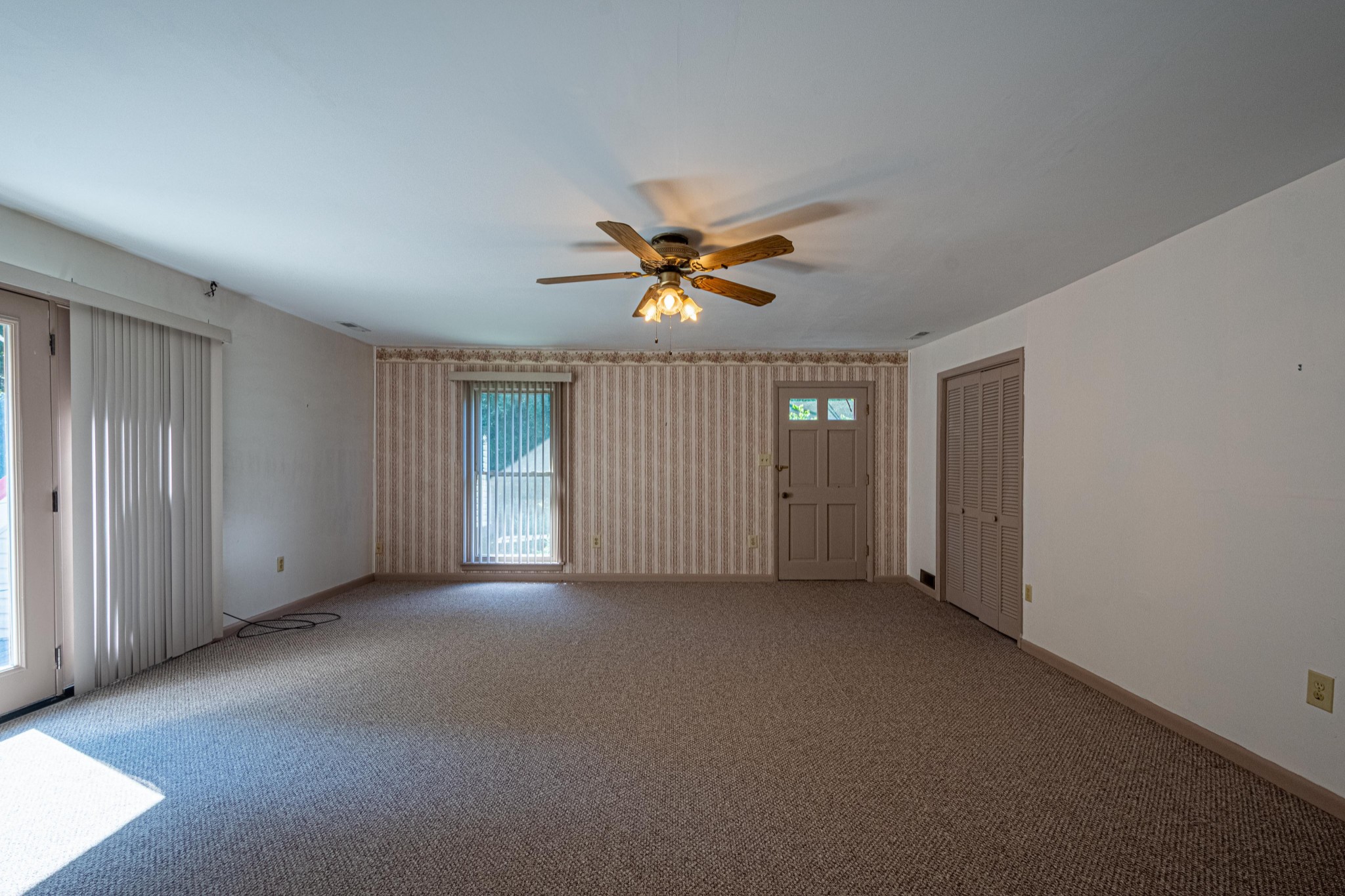2842 Dog Branch Road Prospect, TN 38477 - Photo 32 of 50 an empty room with closet and windows
