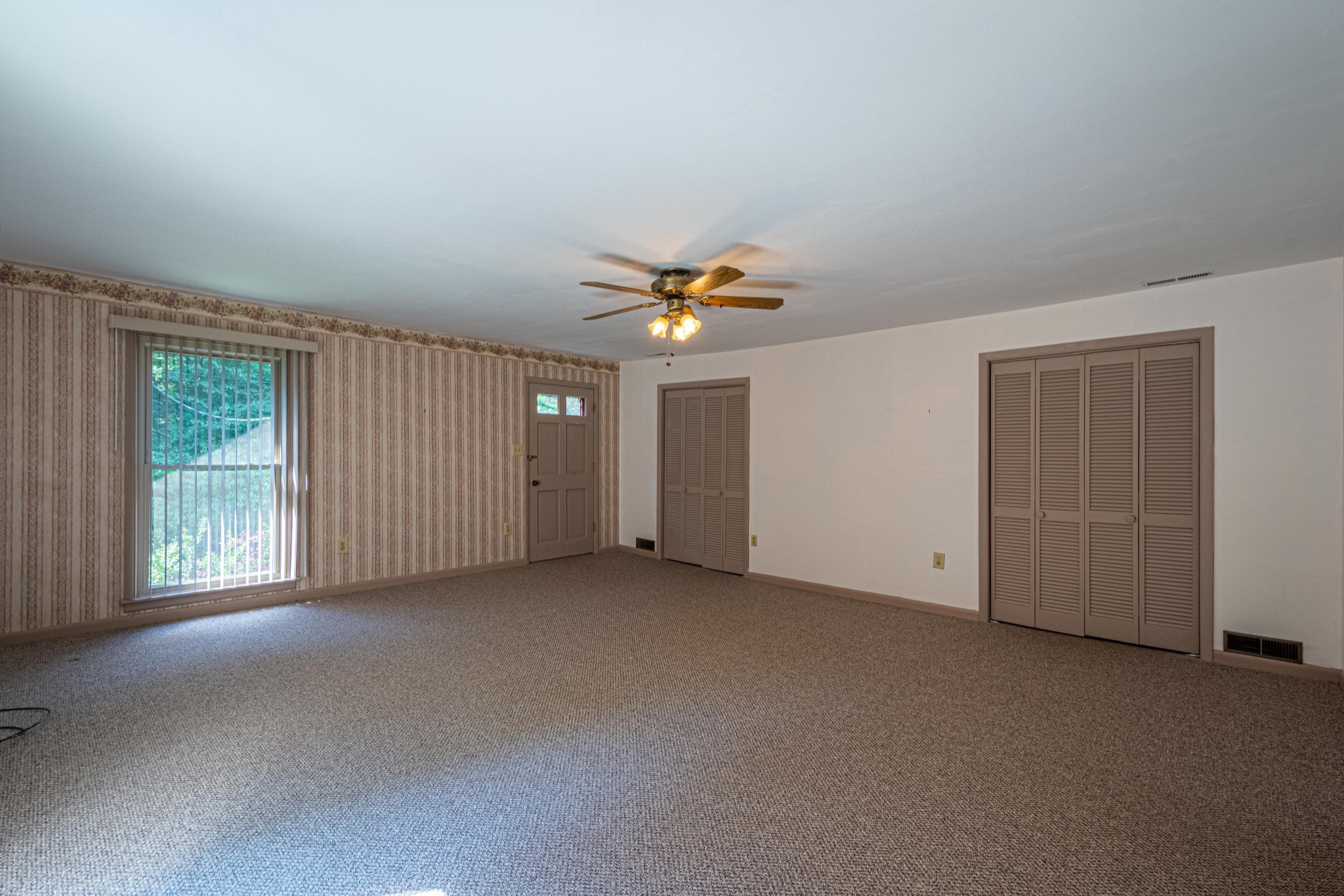 2842 Dog Branch Road Prospect, TN 38477 - Photo 33 of 50 a view of a livingroom with a ceiling fan and window