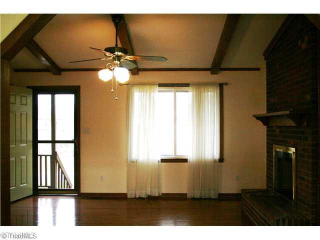 6402 Radds Street Lexington, NC 27295 - Photo 3 of 14 Living Room.