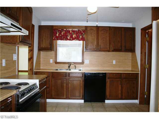 6402 Radds Street Lexington, NC 27295 - Photo 5 of 14 Kitchen.