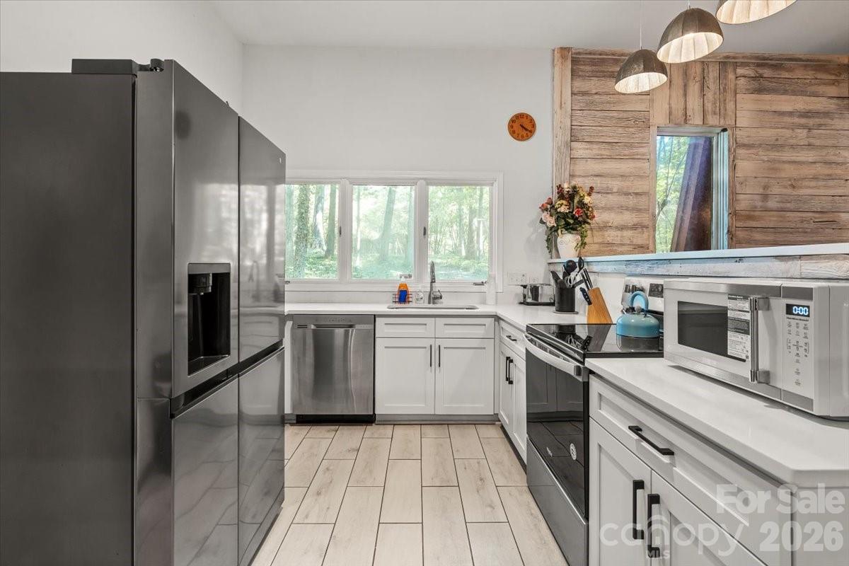 1715 Union Road Matthews, NC 28104 - Photo 17 of 41 a kitchen with a sink stove and refrigerator