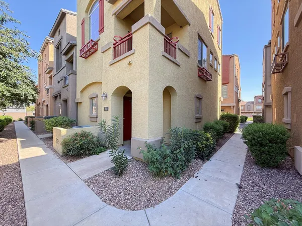 $1,895 | 16825 North 14th Street, Unit 90, Phoenix, AZ 85022