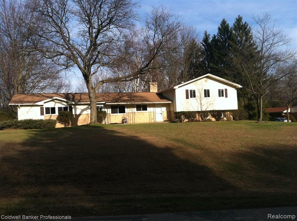 2556 New England Drive Rochester, MI 48309 - Photo 1 of 18 IMG_3382.JPG