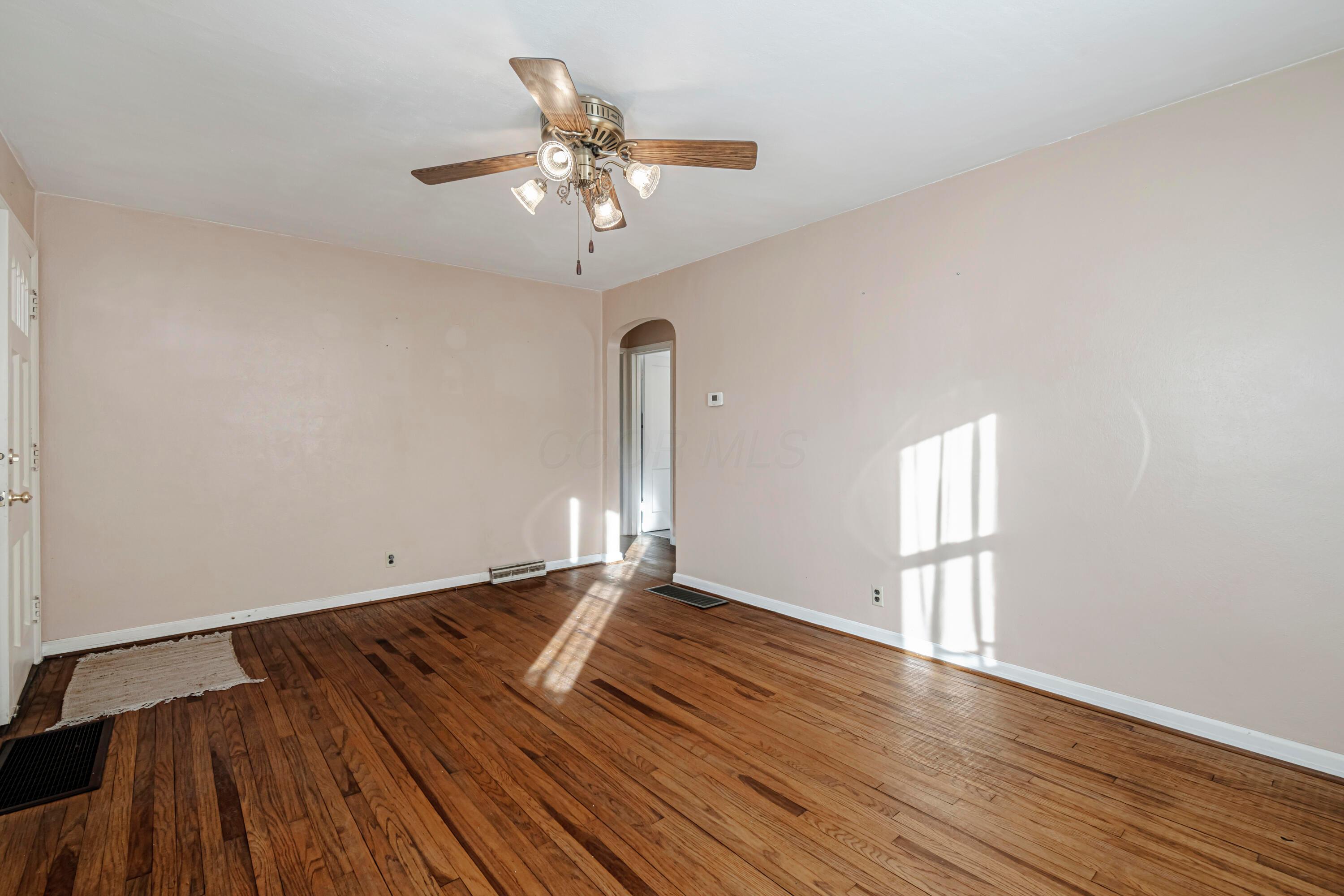 610 Edgemont Road Newark, OH 43055 - Photo 9 of 34 F8_610_Edgemont_007