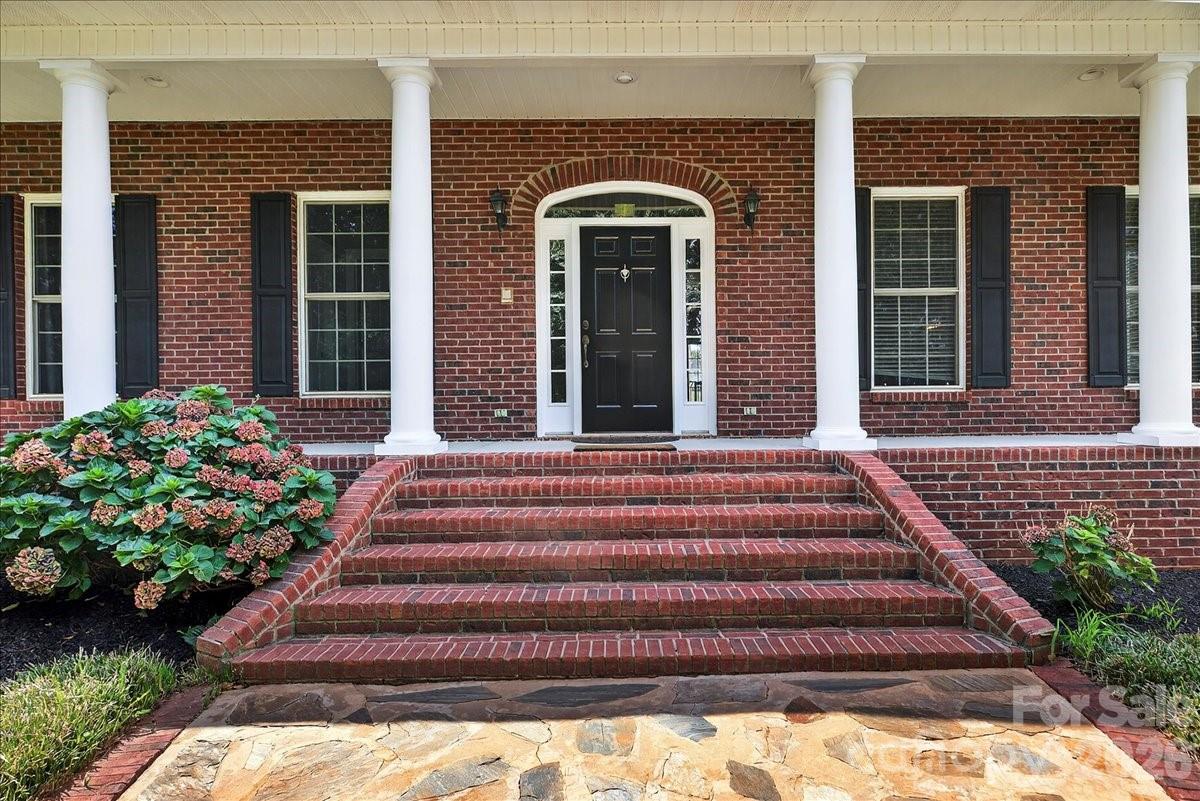 498 Johnson Dairy Road Mooresville, NC 28115 - Photo 2 of 43 a front view of a house