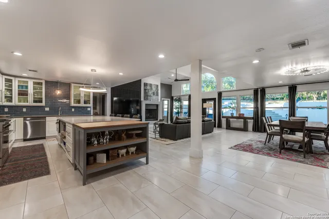 $1,299,999 | 311 East Woodlake Drive, San Antonio, TX 78229