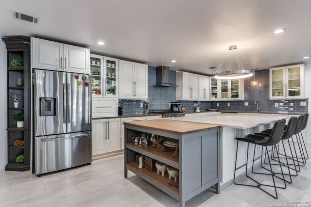 $1,299,999 | 311 East Woodlake Drive, San Antonio, TX 78229