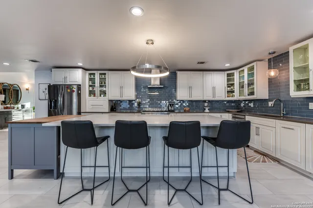 $1,299,999 | 311 East Woodlake Drive, San Antonio, TX 78229