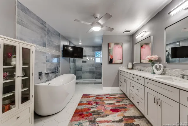 $1,299,999 | 311 East Woodlake Drive, San Antonio, TX 78229