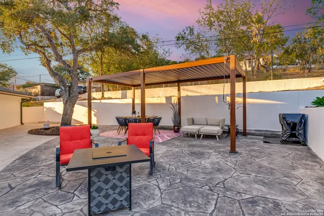 $1,299,999 | 311 East Woodlake Drive, San Antonio, TX 78229