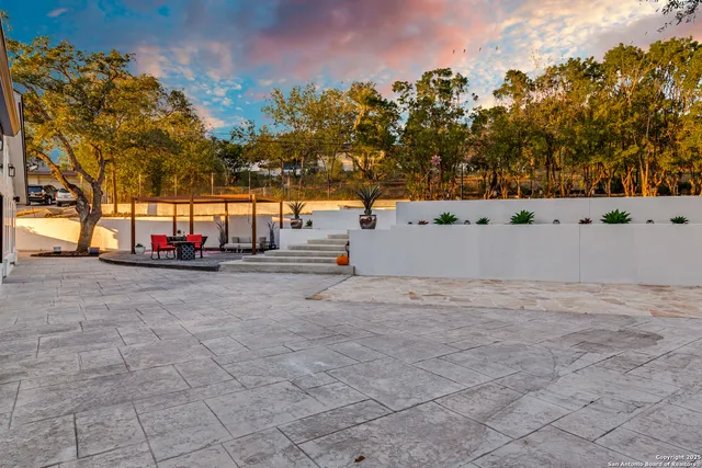 $1,299,999 | 311 East Woodlake Drive, San Antonio, TX 78229