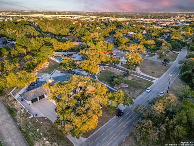 $1,299,999 | 311 East Woodlake Drive, San Antonio, TX 78229