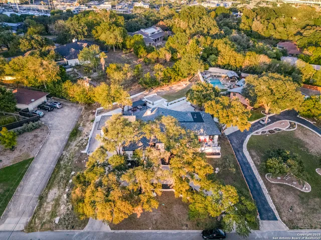 $1,299,999 | 311 East Woodlake Drive, San Antonio, TX 78229