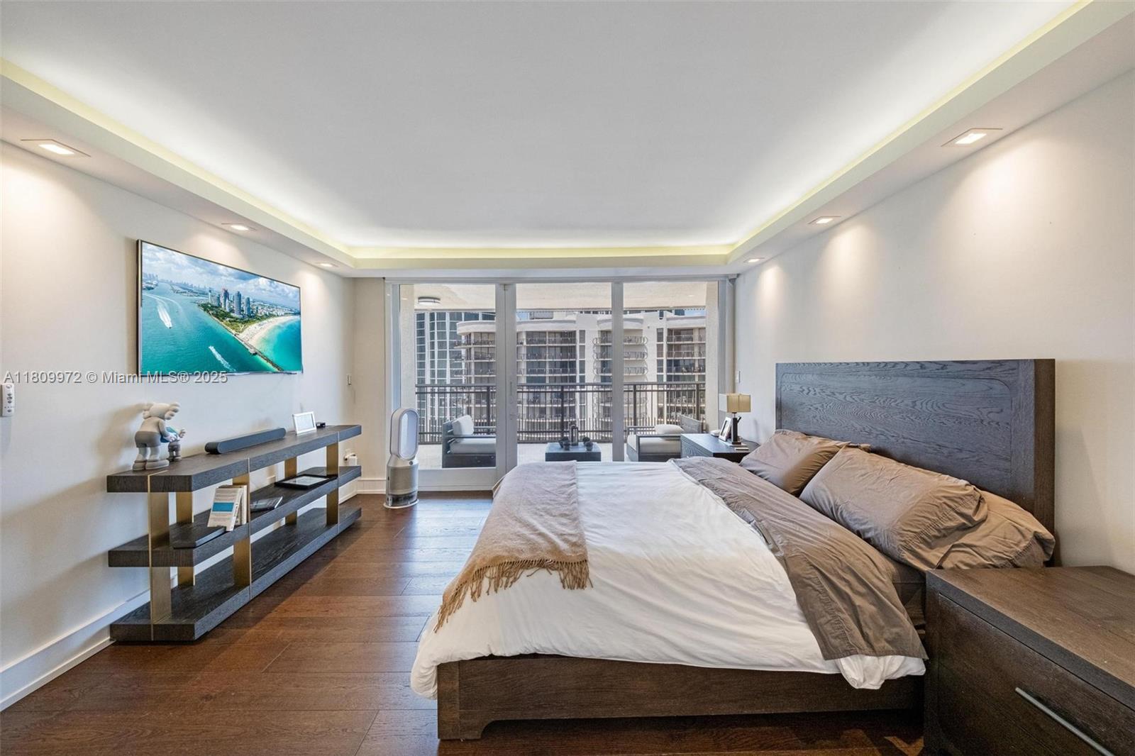 2901 South Bayshore Drive, Unit 17G/H Miami, FL 33133 - Photo 49 of 81 a spacious bedroom with a bed and a flat screen tv