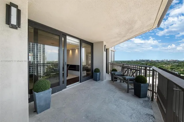 $2,850,000 | 2901 South Bayshore Drive, Unit 17G/H, Miami, FL 33133