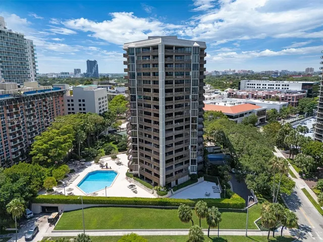 $2,850,000 | 2901 South Bayshore Drive, Unit 17G/H, Miami, FL 33133