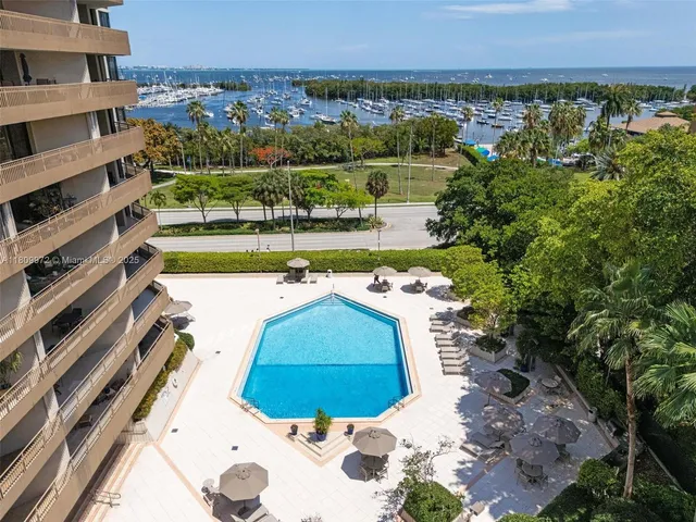 $2,850,000 | 2901 South Bayshore Drive, Unit 17G/H, Miami, FL 33133