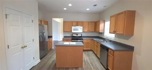 $2,495 | 838 Pond View Court, Sugar Hill, GA 30518